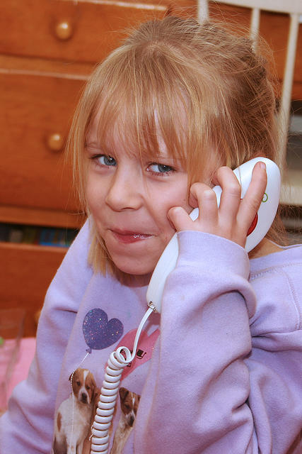 Carrie eavesdropping to Mom's conversation.